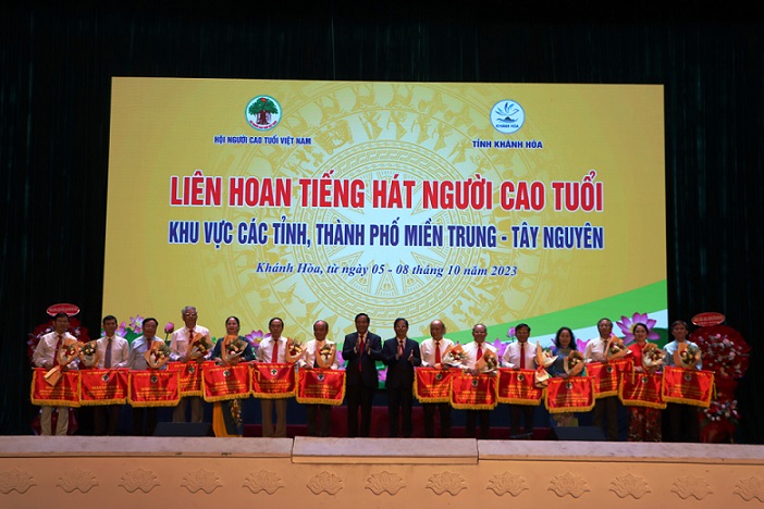 Liên hoan Tiếng hát NCT các tỉnh, thành phố khu vực miền Trung - Tây Nguyên thành công rực rỡ